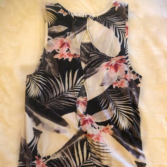 Victoria Secret Black Palm tank, eyelet detailing - Picture 5 of 6